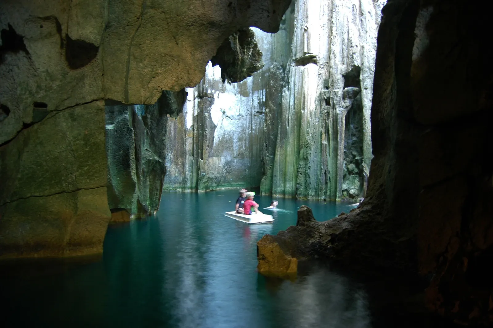 Sawa-i-Lau caves